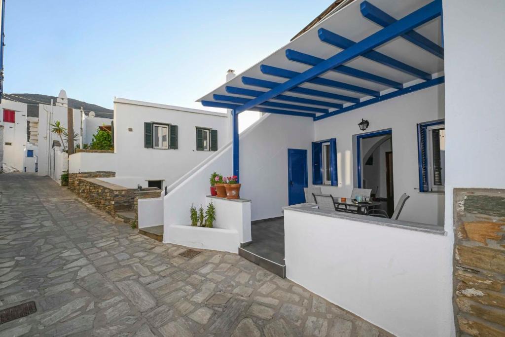 Exomvourgo House | Η όμορφη Κώμη - Beautiful Komi spacious apartment