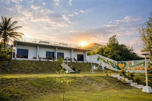 Ban Kha House | ธารา-คีรี -Tara-Kheree Sky Camp Baankha
