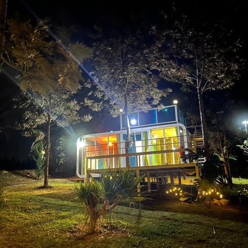 Sado Phong Apartment | บ้านกระจก