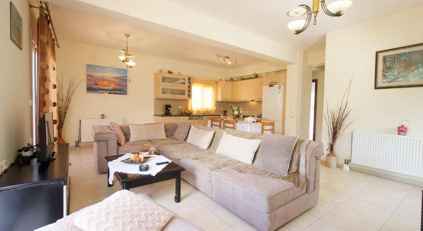 Karavomylos House | 100 m² House ∙ 3 bedrooms ∙ 6 guests