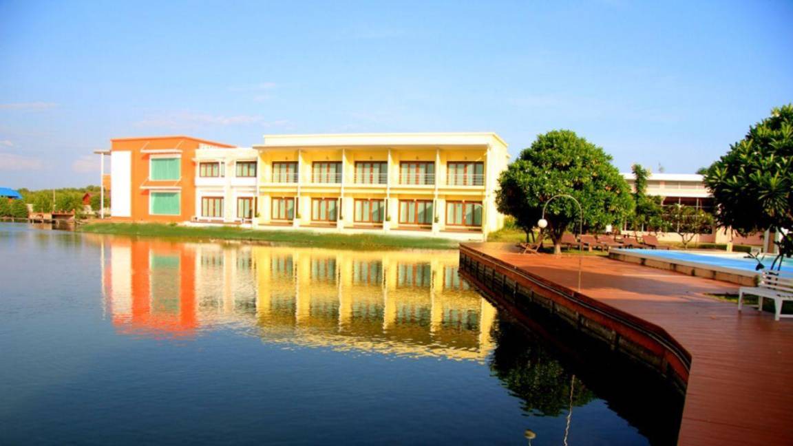Samut Songkhram Resort | 125 m² Resort ∙ 4 bedrooms ∙ 10 guests