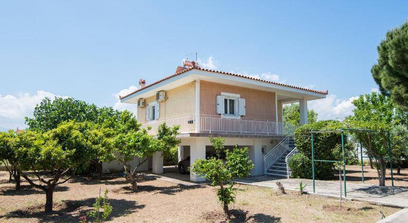 Eretria House | 130 m² House ∙ 5 bedrooms ∙ 6 guests