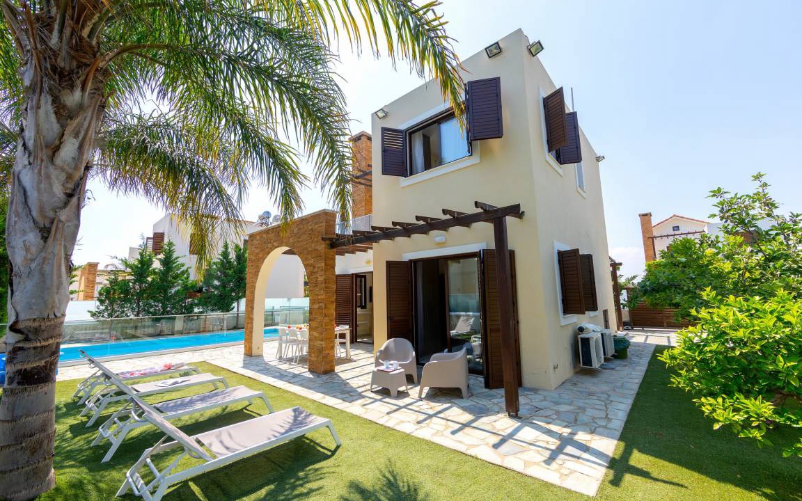 Ayia Thekla Villa | 140 m² Villa ∙ 3 bedrooms ∙ 8 guests