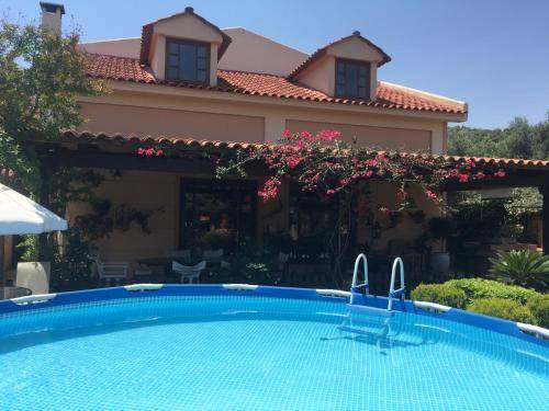 Rafina Villa | 160 m² Villa ∙ 2 bedrooms ∙ 8 guests