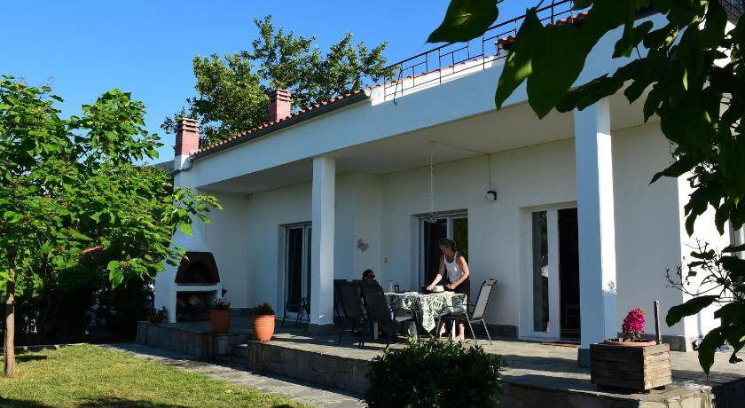 Ano Kariotes Villa | 160 m² Villa ∙ 4 bedrooms ∙ 8 guests
