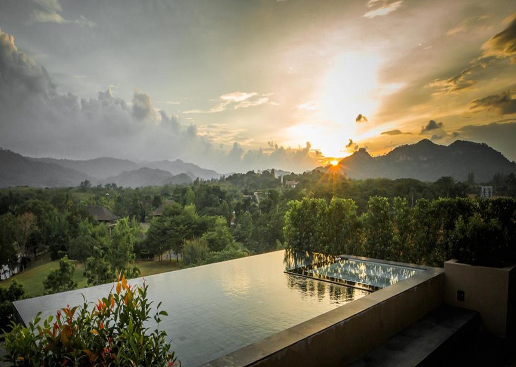 Mu Si Apartment | 2 Bedroom Luxury Pool Penthouse at ATTA