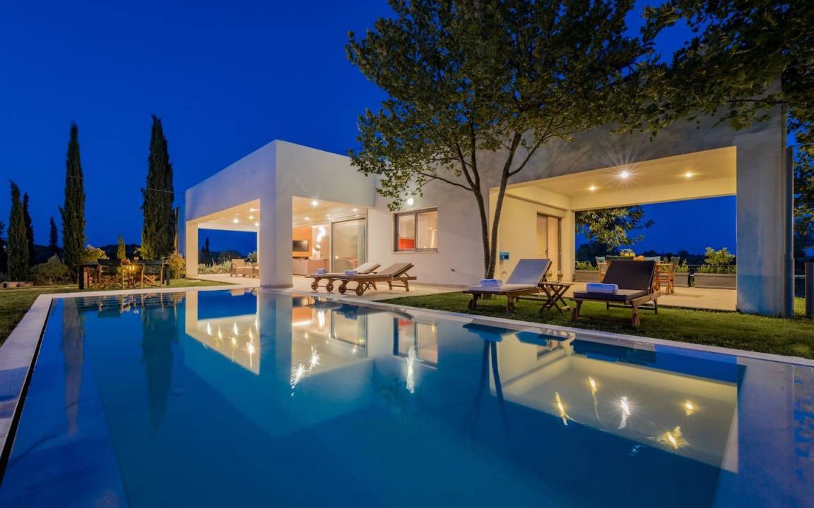 Romirion Villa | 210 m² Villa ∙ 5 bedrooms ∙ 15 guests