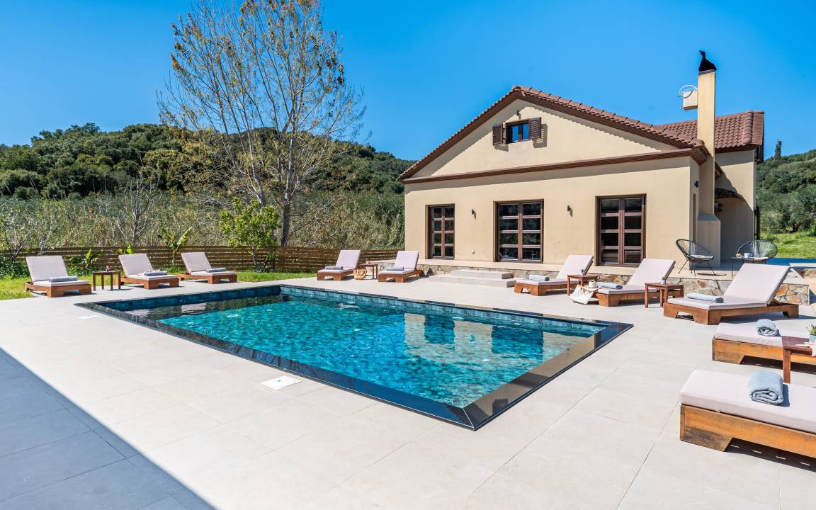 Lefkimmi House | 250 m² Finca ∙ 5 bedrooms ∙ 10 guests