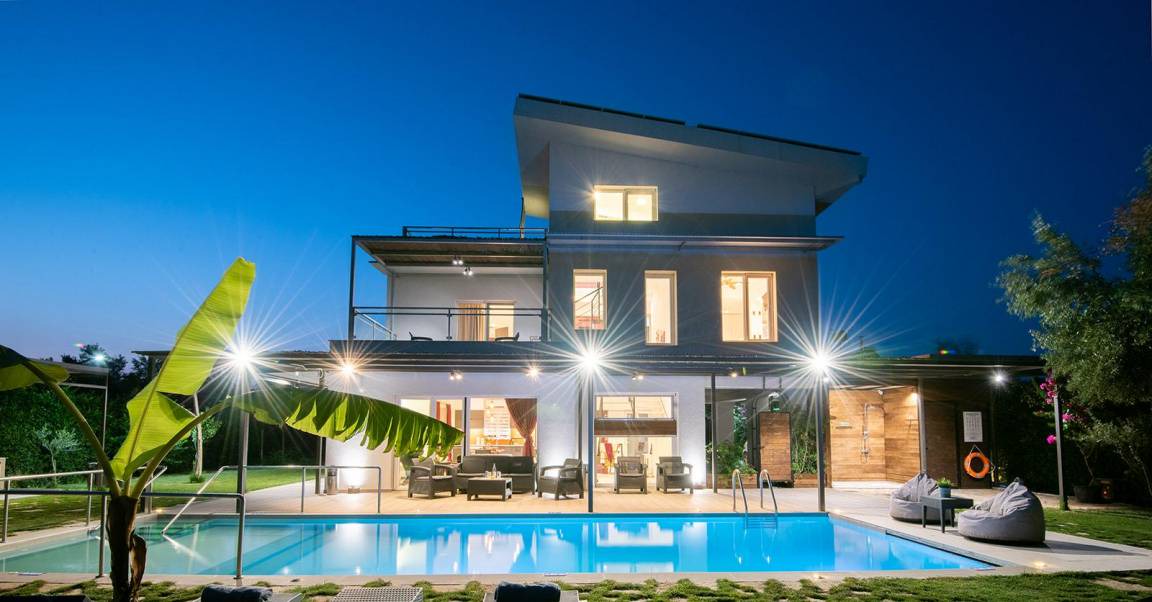 Alissos House | 250 m² House ∙ 4 bedrooms ∙ 18 guests