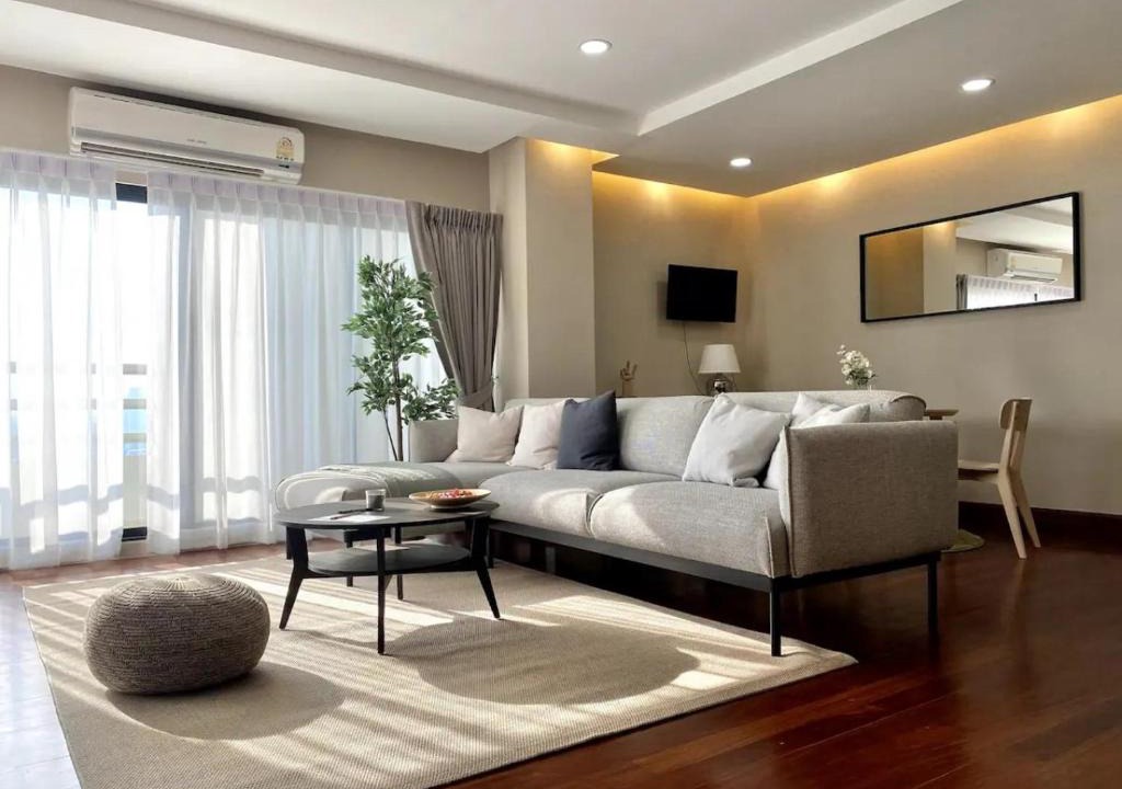 Ratchadaphisek Apartment | 3 Bedroom panoramic penthouse with kitchen