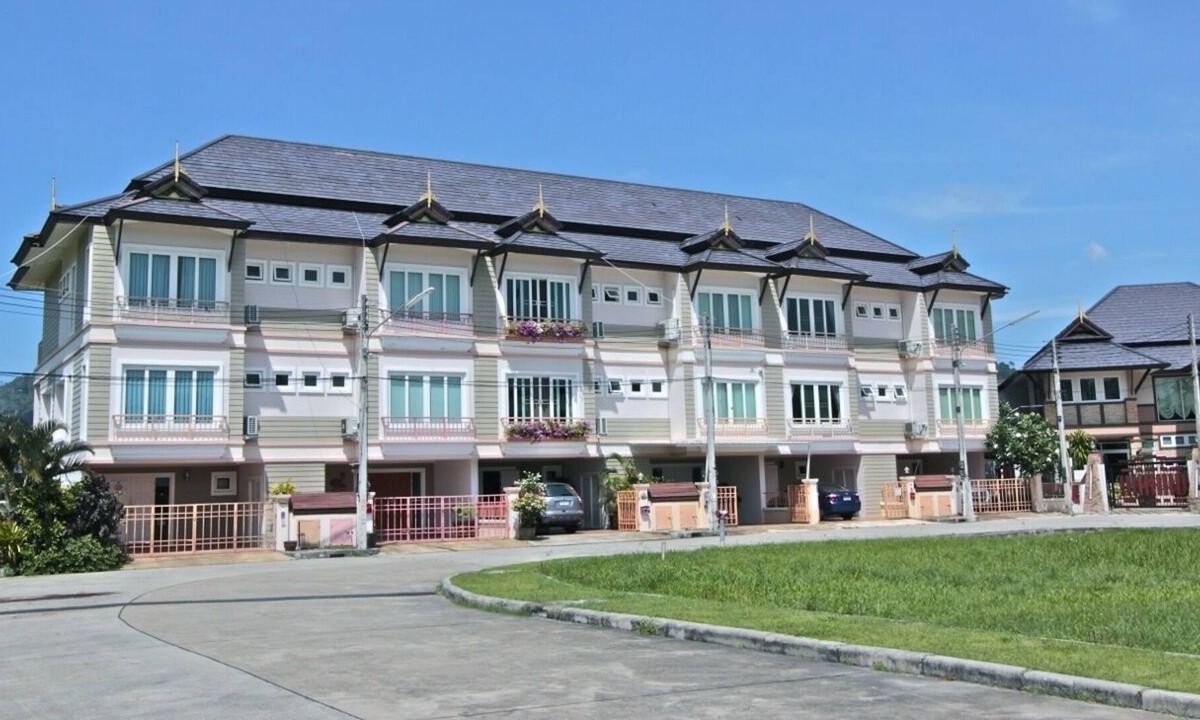 Chalong House | 3 Bedroom Townhouse in Private Lagoon Villas