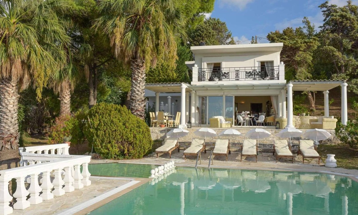 Sidari Villa | 3 bedroom villa with pool and sea views