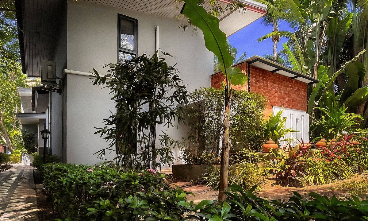 Ko Pha-ngan Villa | 3 Bedrooms Tropical House with mezzanine, 20 meters from the beach, small pool