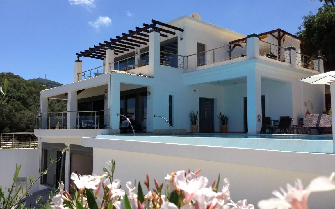 Notos House | 300 m² House ∙ 4 bedrooms ∙ 8 guests