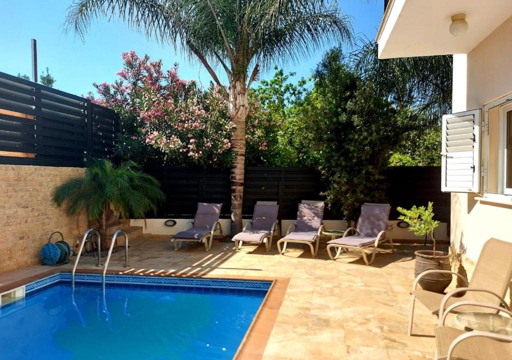 Pernera Villa | 3bdr villa-pool/700m from a blue flag beach!