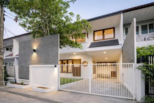 Ekkamai Apartment | 3Bedroom Japanese Townhouse Near Ekkamai BTS