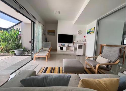Kathu House | 3BR Holiday Home with shared Pool near Patong, Phuket