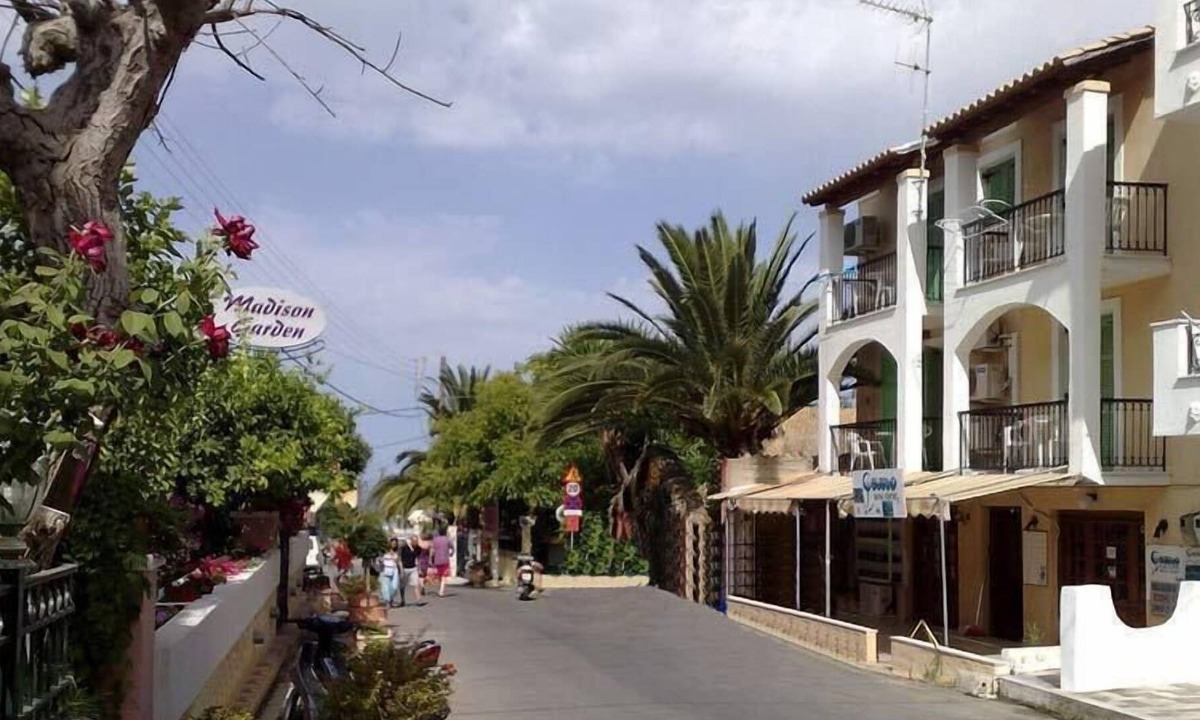 Agios Gordios Apartment | 4 bedroom apartment for 4 p 70 m from the beach