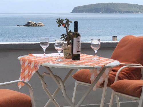 Nea Peramos Apartment | 40 m² Apartment ∙ 2 bedrooms ∙ 5 guests