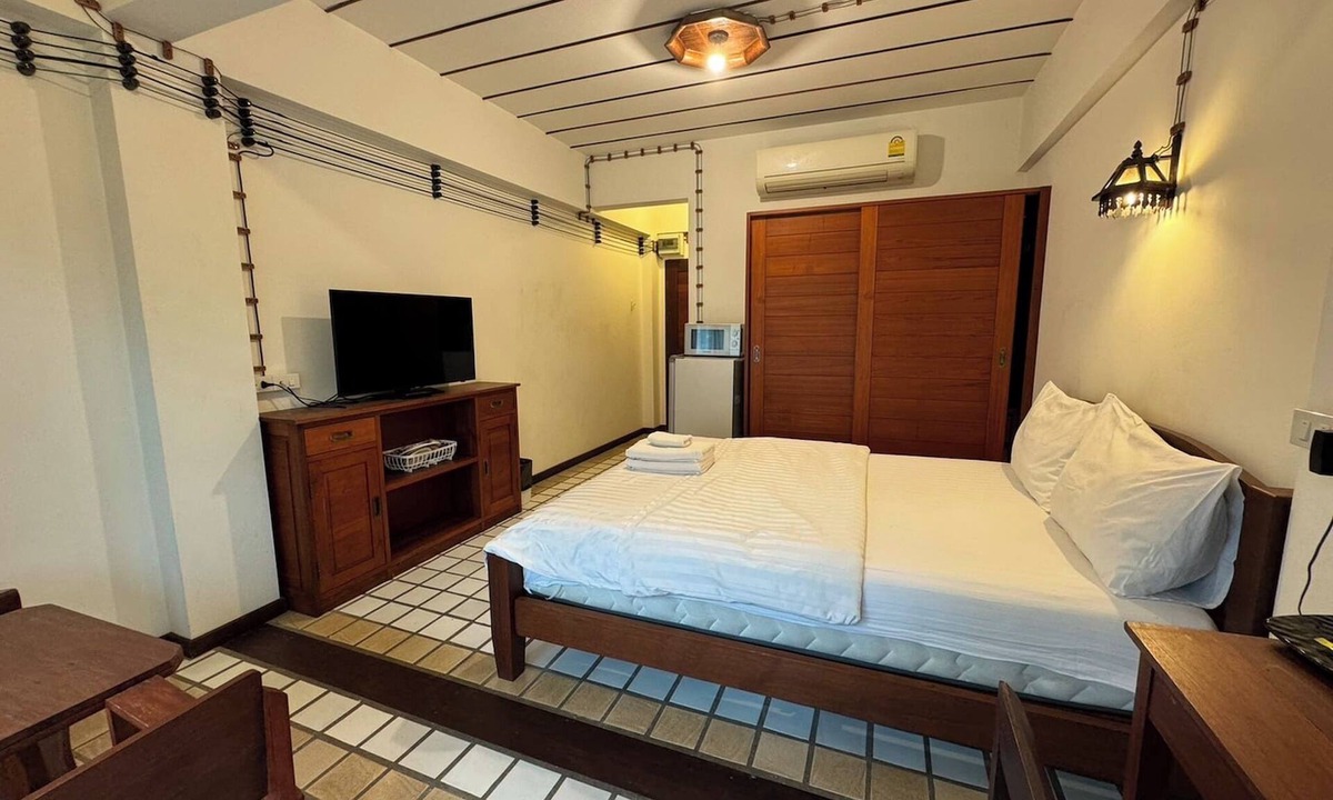 Chang Phueak House | 403 Serene Teak Boutique Apartments