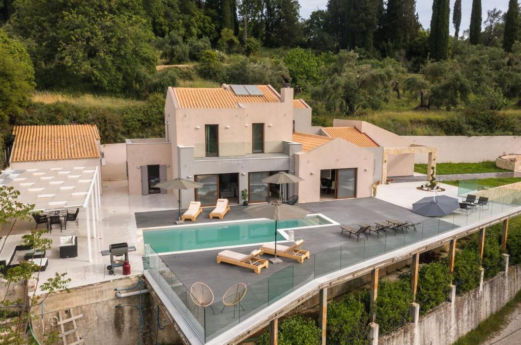 Dafnata Villa | 5 Bedroom Luxury Villa