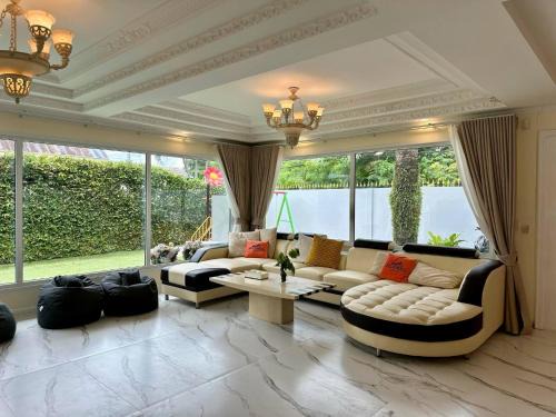 Si Sunthon Villa | 5 Bedrooms Villa 5 min walk to Bangtao beach