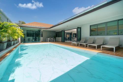 Chalong Villa | 5 BR Pool Villa Montri-Near Big Buddha Hill