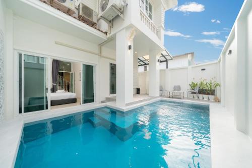 Patong Villa | 6BDR patong pool villa by Mp property