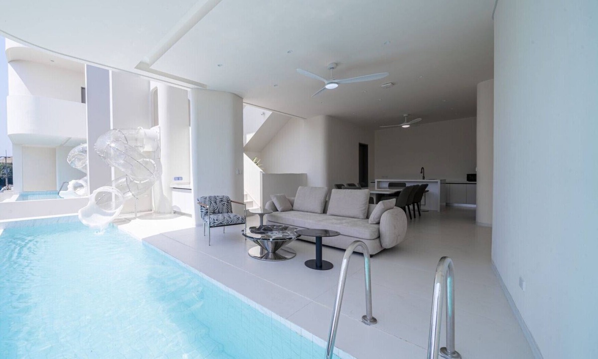 South Pattaya Villa | 6BR Pool Villa with Karaoke Billiards and Slide Near Thepprasit Market