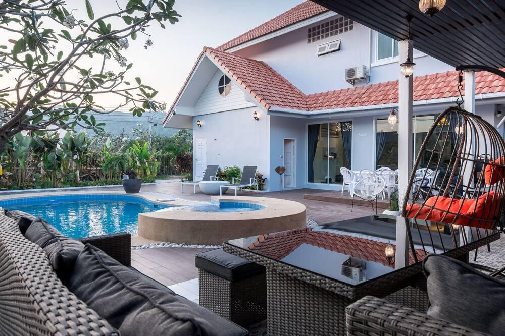 Nong Kae Villa | A villa in the heart of Hua Hin, 2.5 km from the Beach, a private swimming pool.