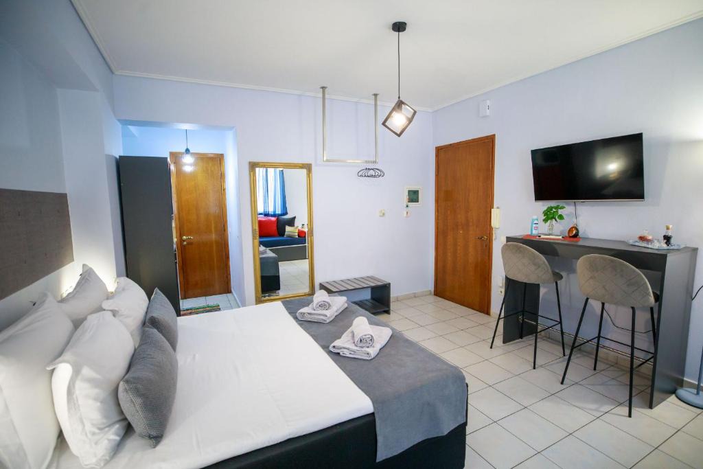 Zavlani Apartment | Adriana's downtown studio-parking lot included