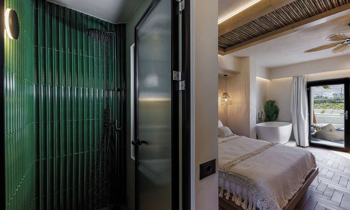 Kamari Bed & Breakfast | Aja Retreat Luxury Suites