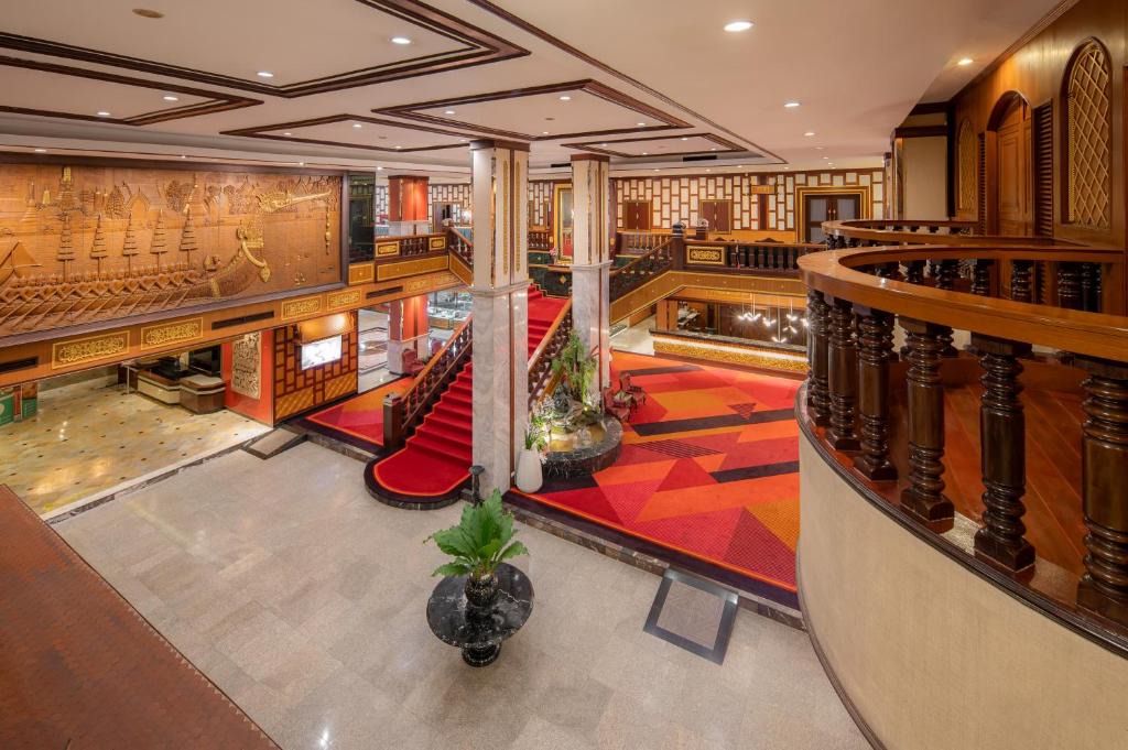 Ramkhamhaeng Hotel | Alexander Hotel
