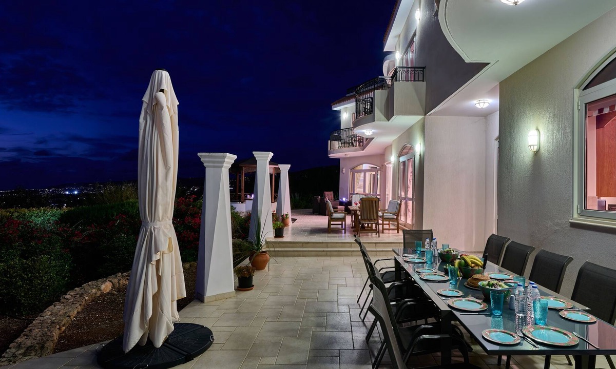 Tala Villa | Amazing spacious villa (6 Bed/Sleeps16), mature gardens, 3 patios, stunning view