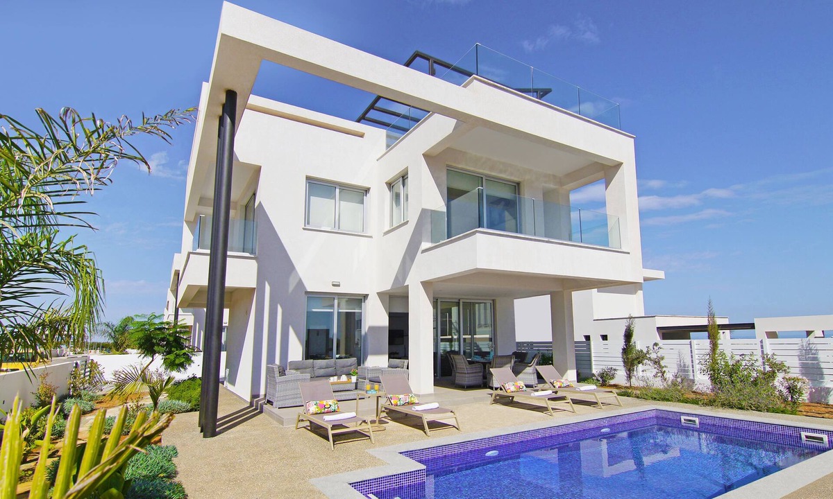 Paralimni Villa | AMELIA - 3bed Villa walking to Trinity beach