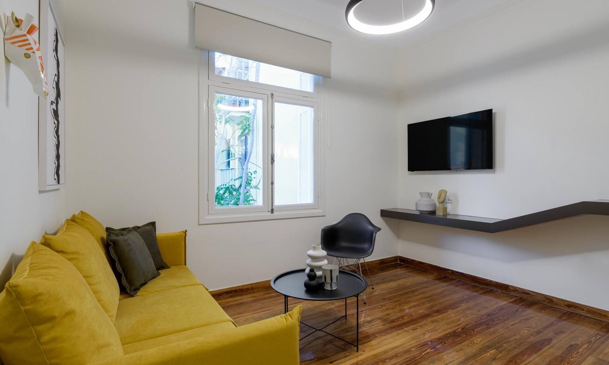 Plaka Apartment | An Outstanding 3 Bdrm Apartment in the Heart of Athens
