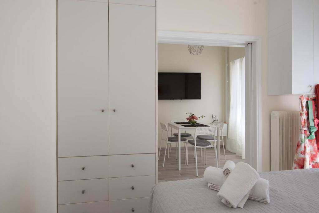 Thissio Apartment | ANDIE Renovated Flat for 2 in Keramikos