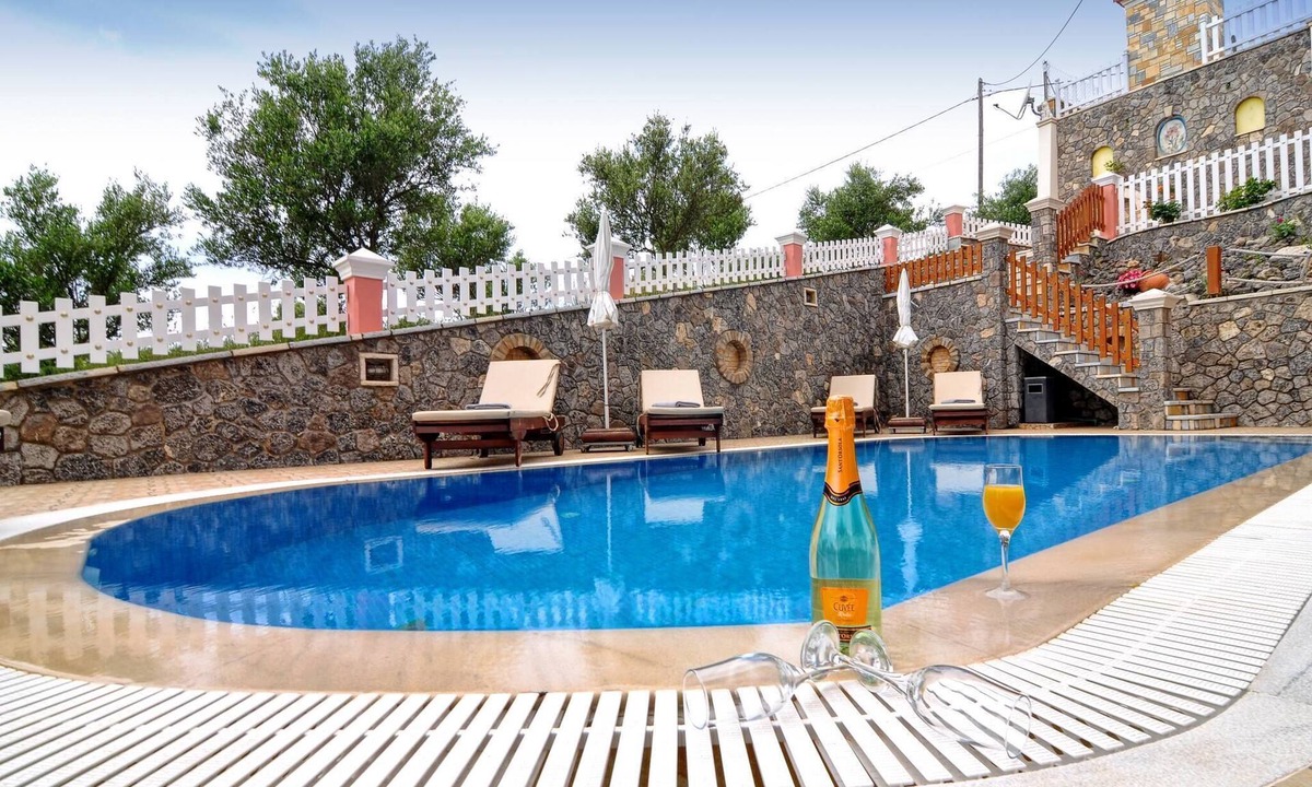 Agios Georgios Pagon Apartment | Angela Pool Apartment Agios Georgios