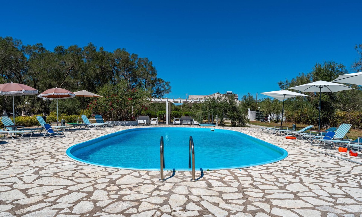 Molos Apartment | Apartment 'Alykes Family Resort Double Room 1' with Balcony, Wi-Fi and Air Conditioning