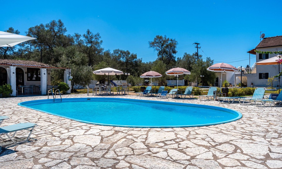 Molos Apartment | Apartment 'Alykes Family Resort Triple Room 1' with Balcony, Wi-Fi and Air Conditioning