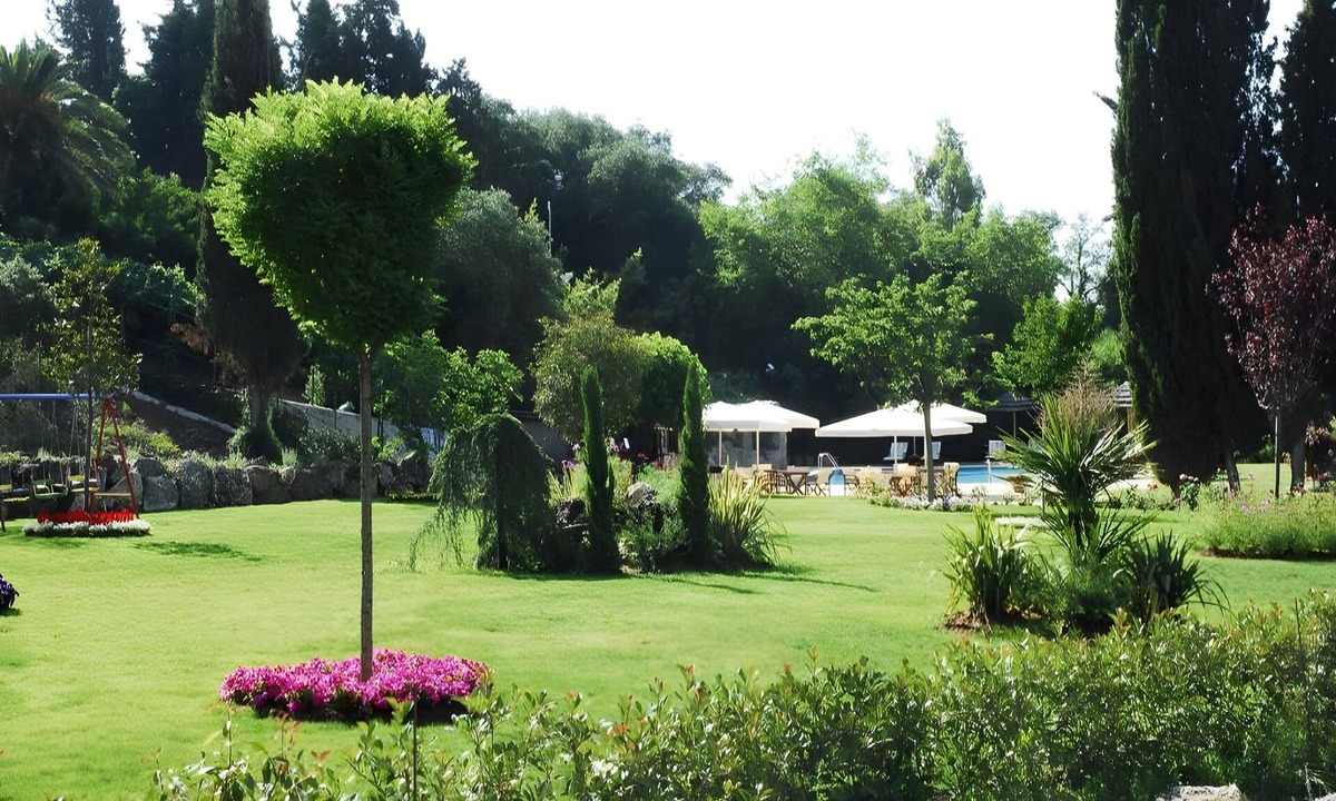 Limni Apartment | Apartment 'Corfu Club Junior Suite' with Shared Pool, Wi-Fi and Air Conditioning