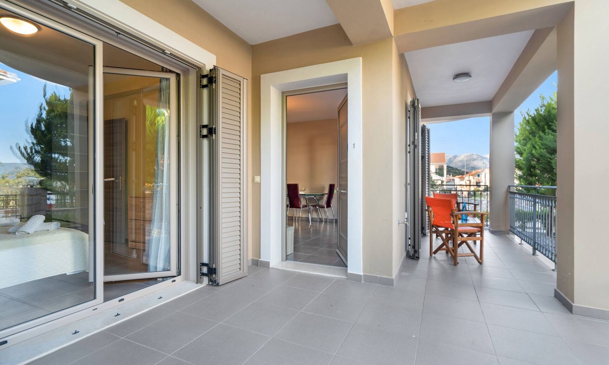 Karavomylos Apartment | Apartment 'D' Angelo 1' with Private Garden, Wi-Fi and Air Conditioning
