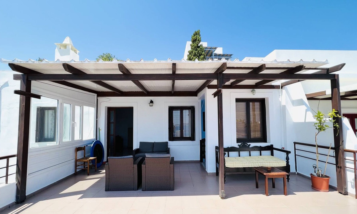 Adamas Apartment | Apartment 'Maya Mallis Seaview 3' with Sea View, Wi-Fi and Air Conditioning