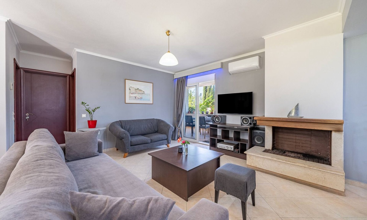 Molos Apartment | Apartment 'Starry Sky Luxury 4' with Shared Terrace, Wi-Fi and Air Conditioning
