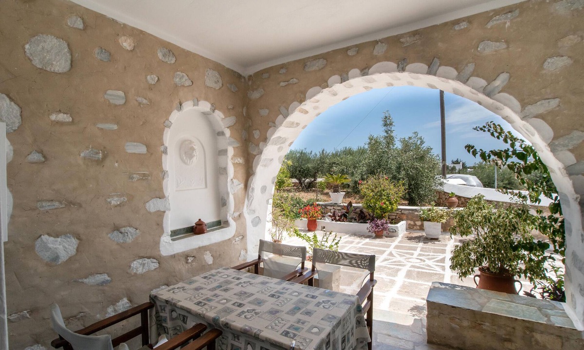 Drios Apartment | Apartment 'Studio 4 - Family' with Shared Garden, Wi-Fi and Air Conditioning
