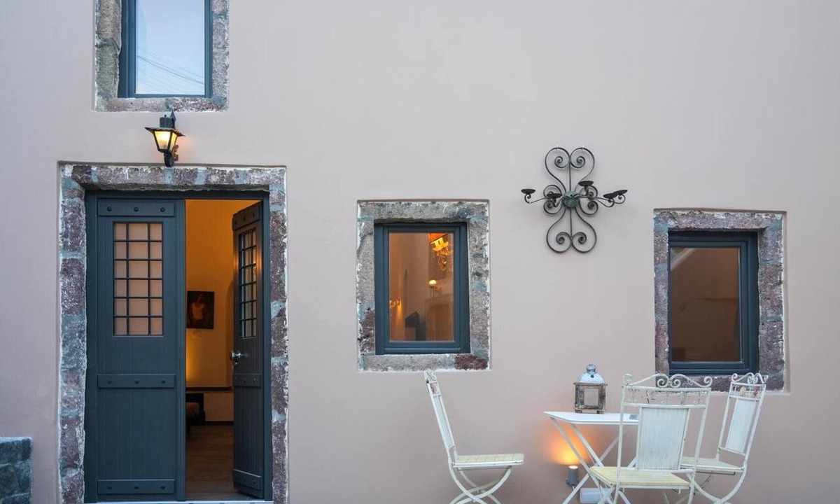 Emporio Apartment | Apartment 'Two-Bedroom Deluxe' with Wi-Fi and Air Conditioning