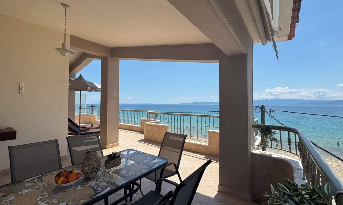 Paralia Ofryniou Apartment | Apartment with a unique sea view