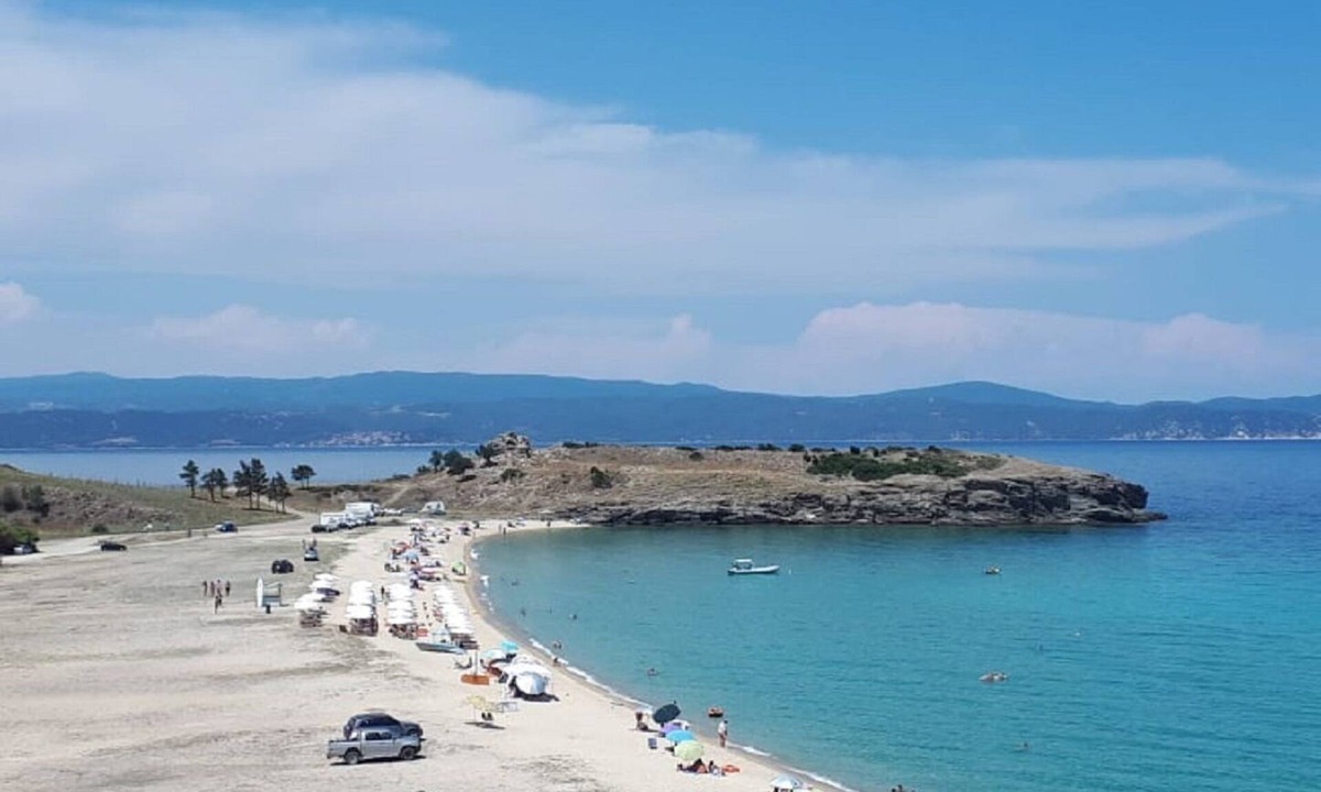 Agios Nikolaos Apartment | Apt - Sleeps 5 - Pets Ok - Balcony - Parking