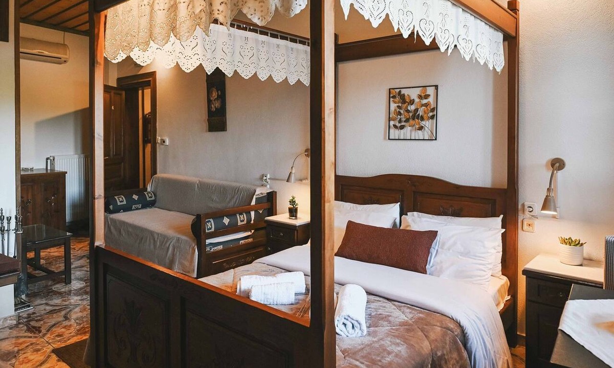 Makrynitsa Apartment | "Arethousa Cozy Junior Suite" Room with Mountain View and Fireplace