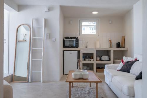 Kerameikos Apartment | Astrid